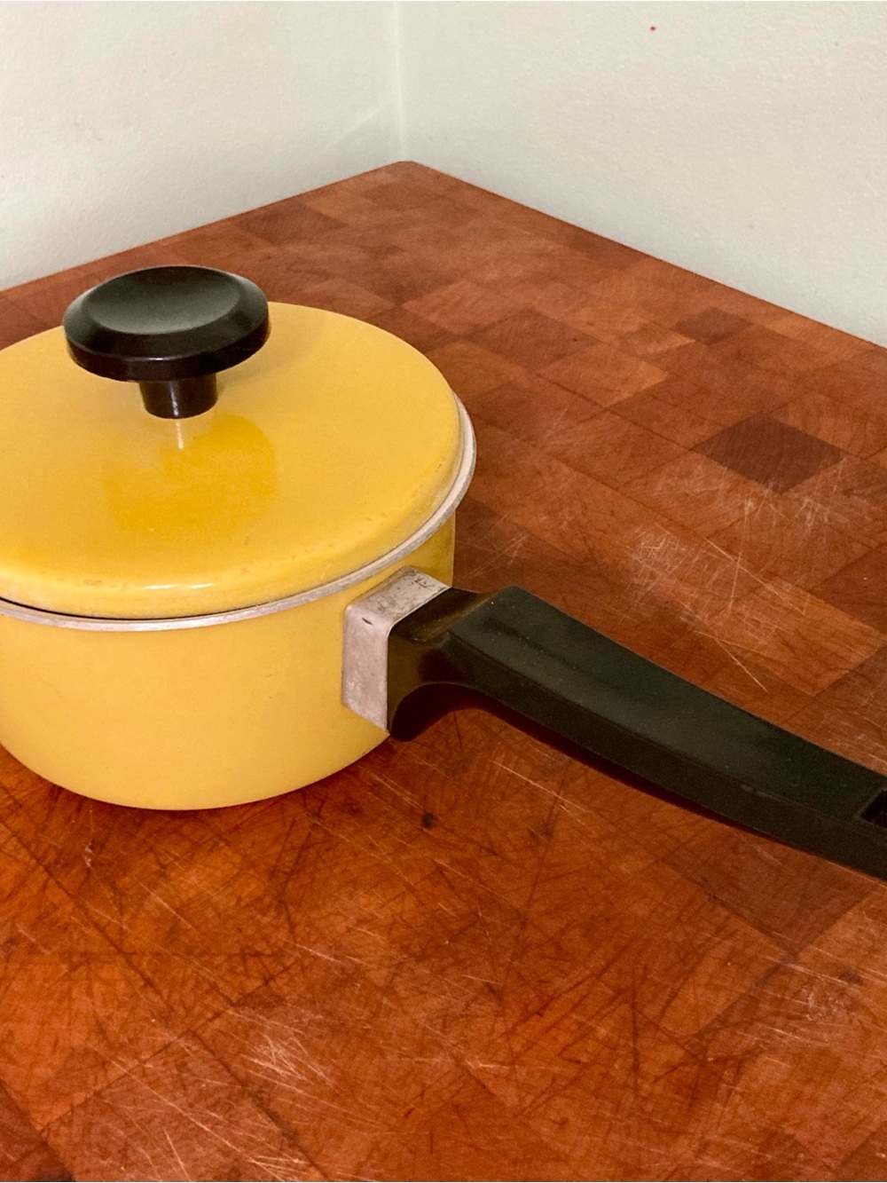 Harvest Gold 1 qt Enamel Saucepan with Black Handle and Lid Knob, Sears Roebuck